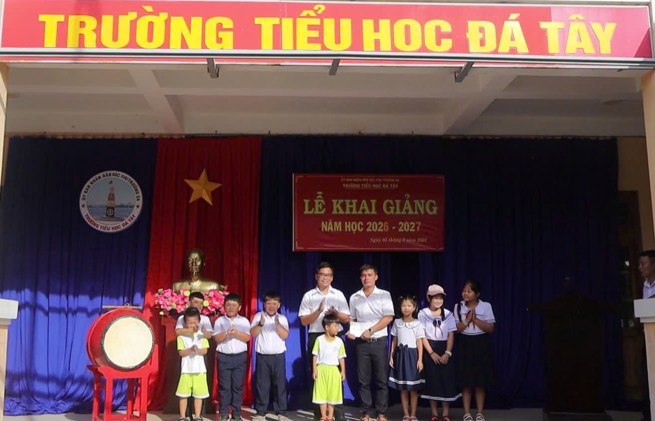Tiếng trống khai trường giữa biển trời Trường Sa- Ảnh 12.