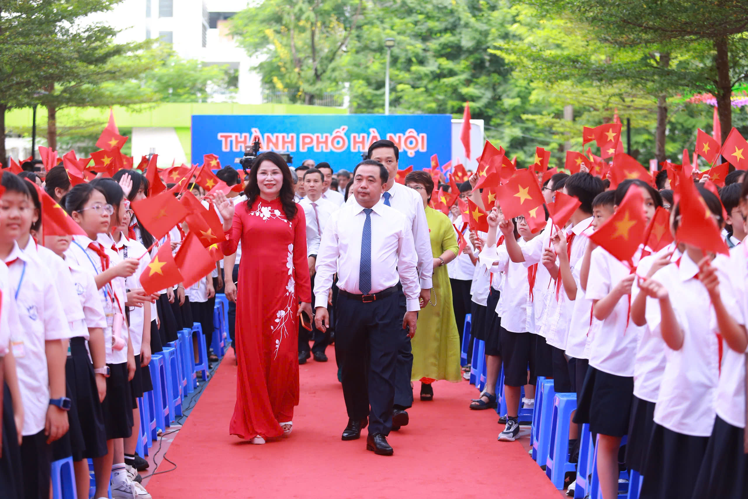 Học sinh H&agrave; Nội h&acirc;n hoan đ&oacute;n khai giảng năm học 2026-2027 - Ảnh 1.