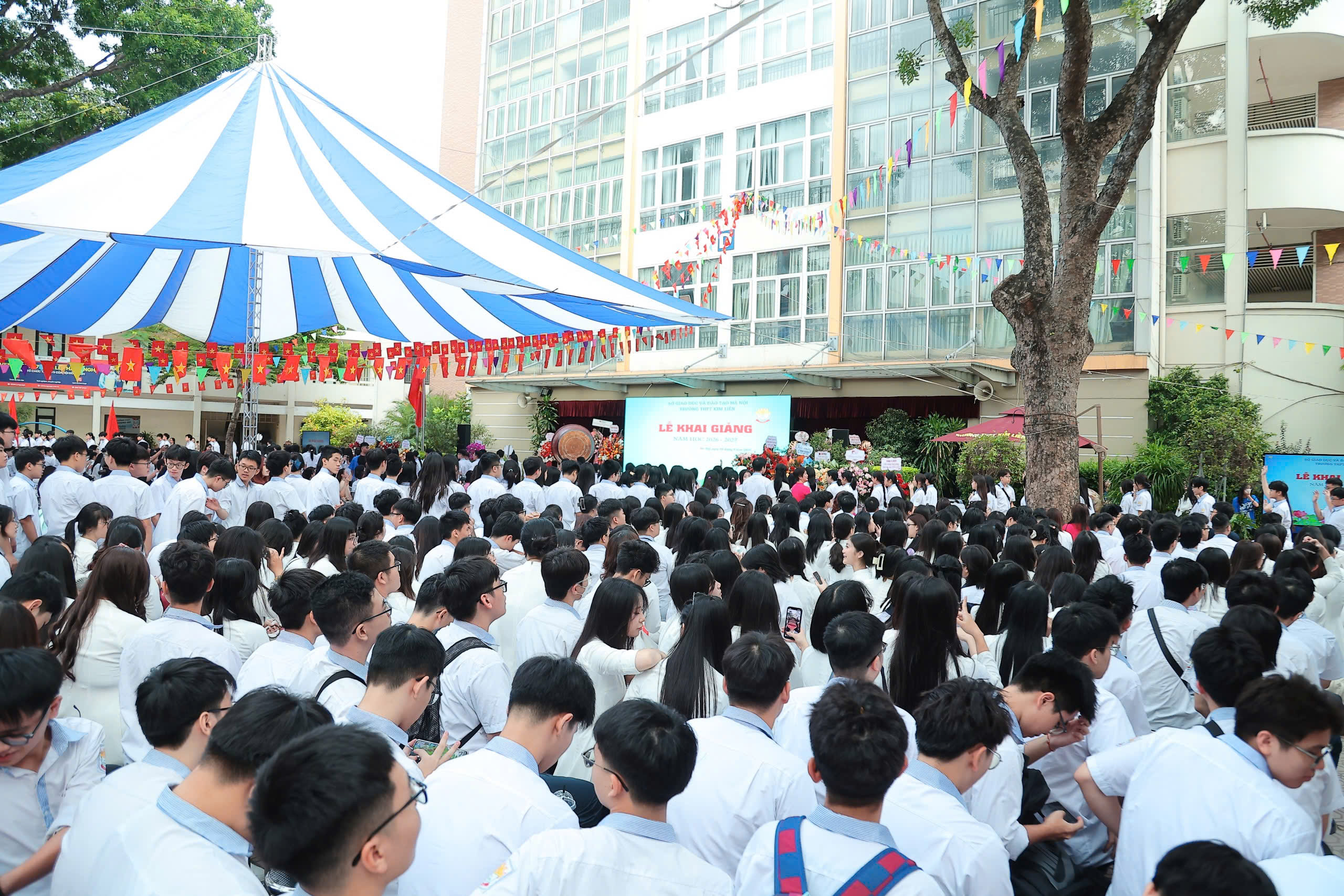Học sinh H&agrave; Nội h&acirc;n hoan đ&oacute;n khai giảng năm học 2026-2027 - Ảnh 16.
