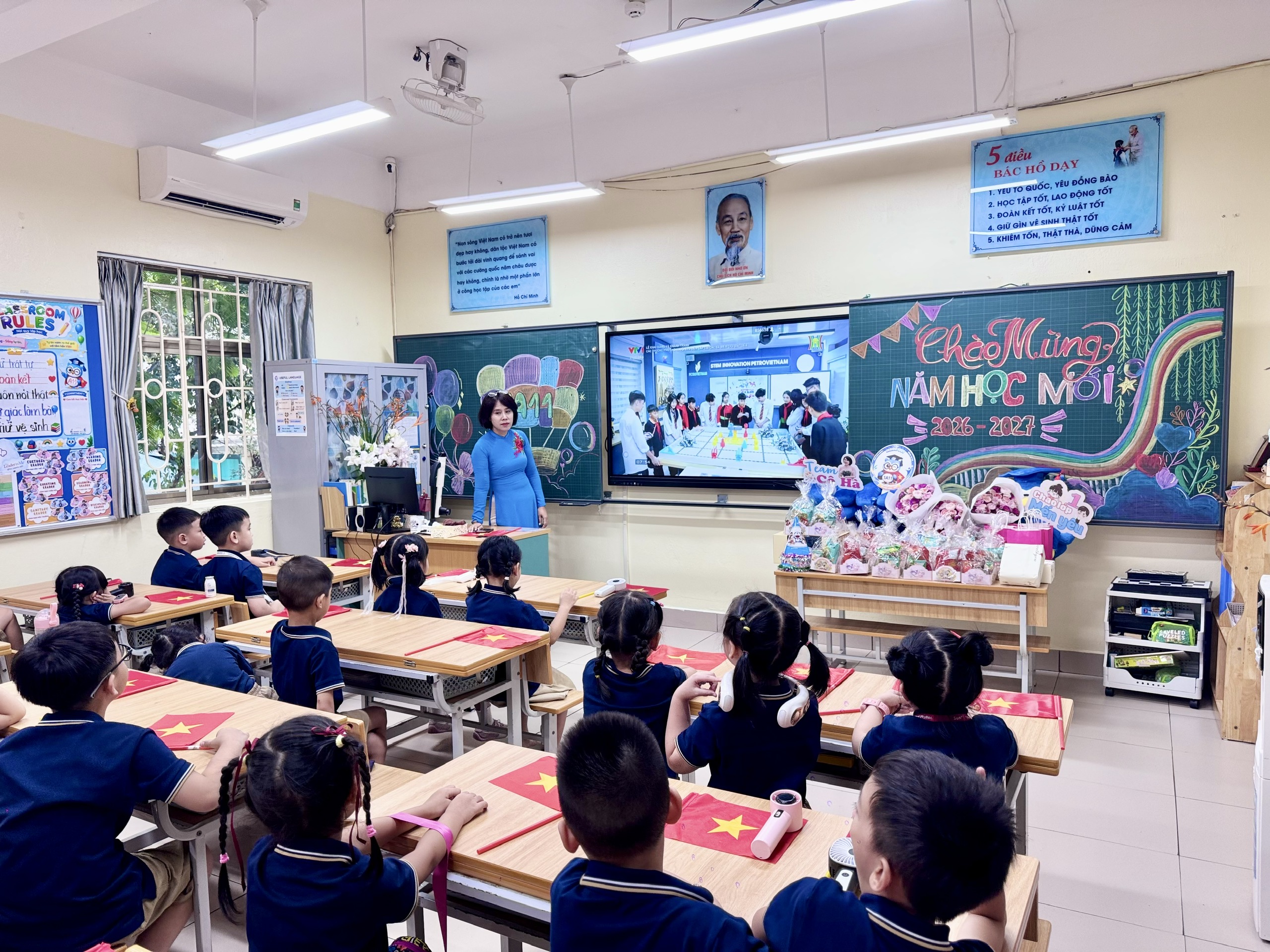Học sinh H&agrave; Nội h&acirc;n hoan đ&oacute;n khai giảng năm học 2026-2027 - Ảnh 21.