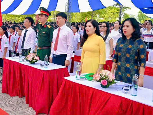 Ph&uacute; Thọ: H&acirc;n hoan khai giảng năm học mới tại Trường THCS L&ecirc; Qu&yacute; Đ&ocirc;n tại phường Vĩnh Ph&uacute;c- Ảnh 1.