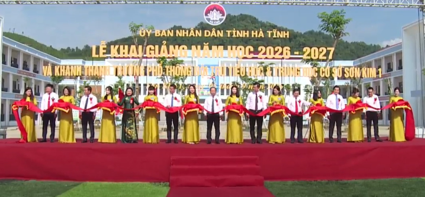 Rộn r&agrave;ng khai giảng năm học mới, kh&aacute;nh th&agrave;nh loạt trường nội tr&uacute; v&ugrave;ng bi&ecirc;n - Ảnh 6.