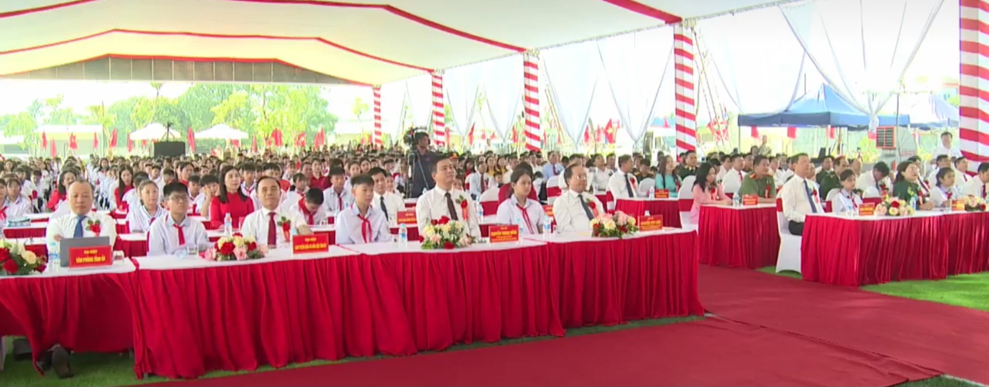 Rộn r&agrave;ng khai giảng năm học mới, kh&aacute;nh th&agrave;nh loạt trường nội tr&uacute; v&ugrave;ng bi&ecirc;n - Ảnh 7.