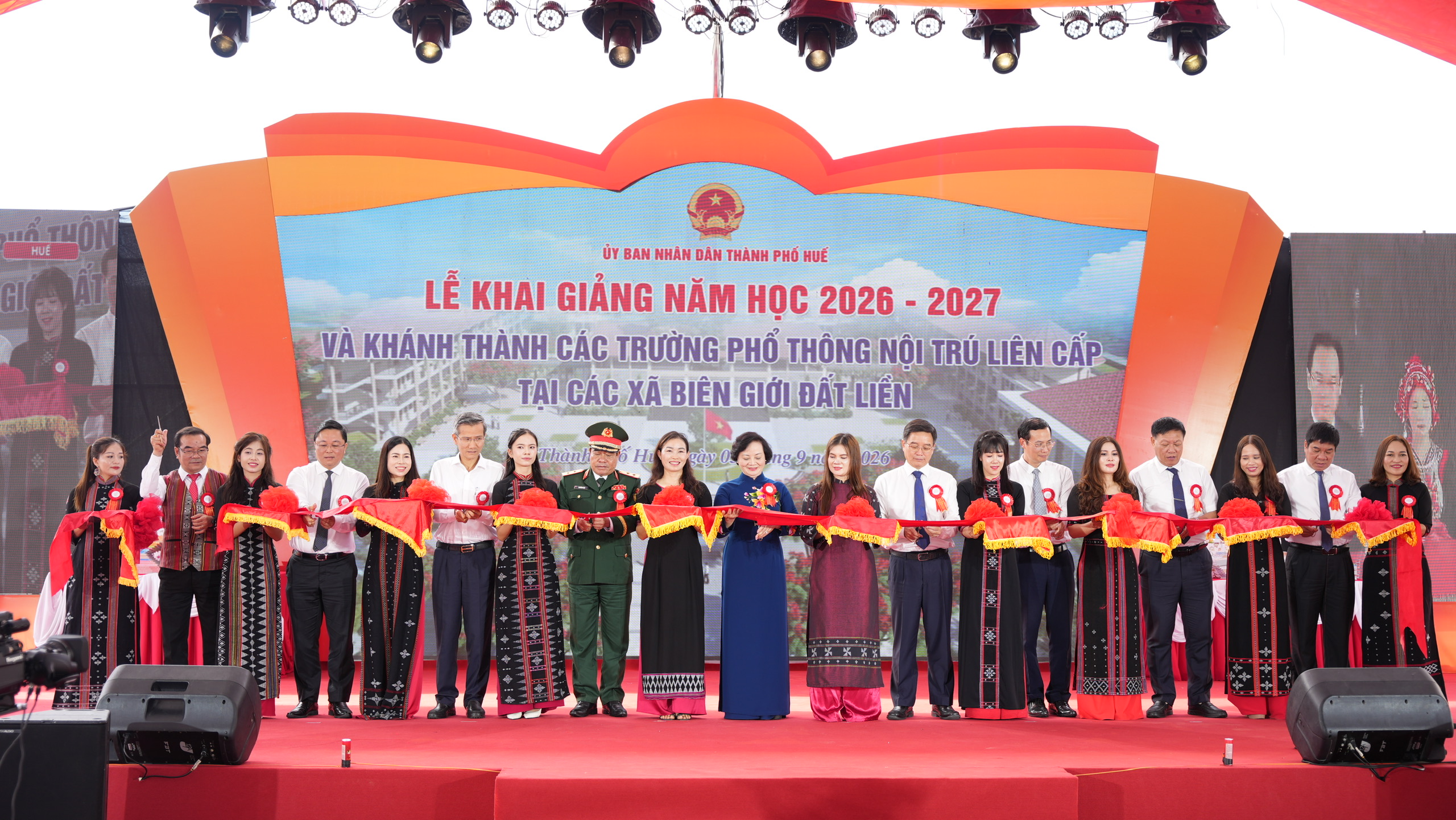 Huế: Kh&aacute;nh th&agrave;nh trường nội tr&uacute; v&ugrave;ng bi&ecirc;n giới v&agrave; đ&oacute;n 2.500 học sinh đến trường- Ảnh 3.