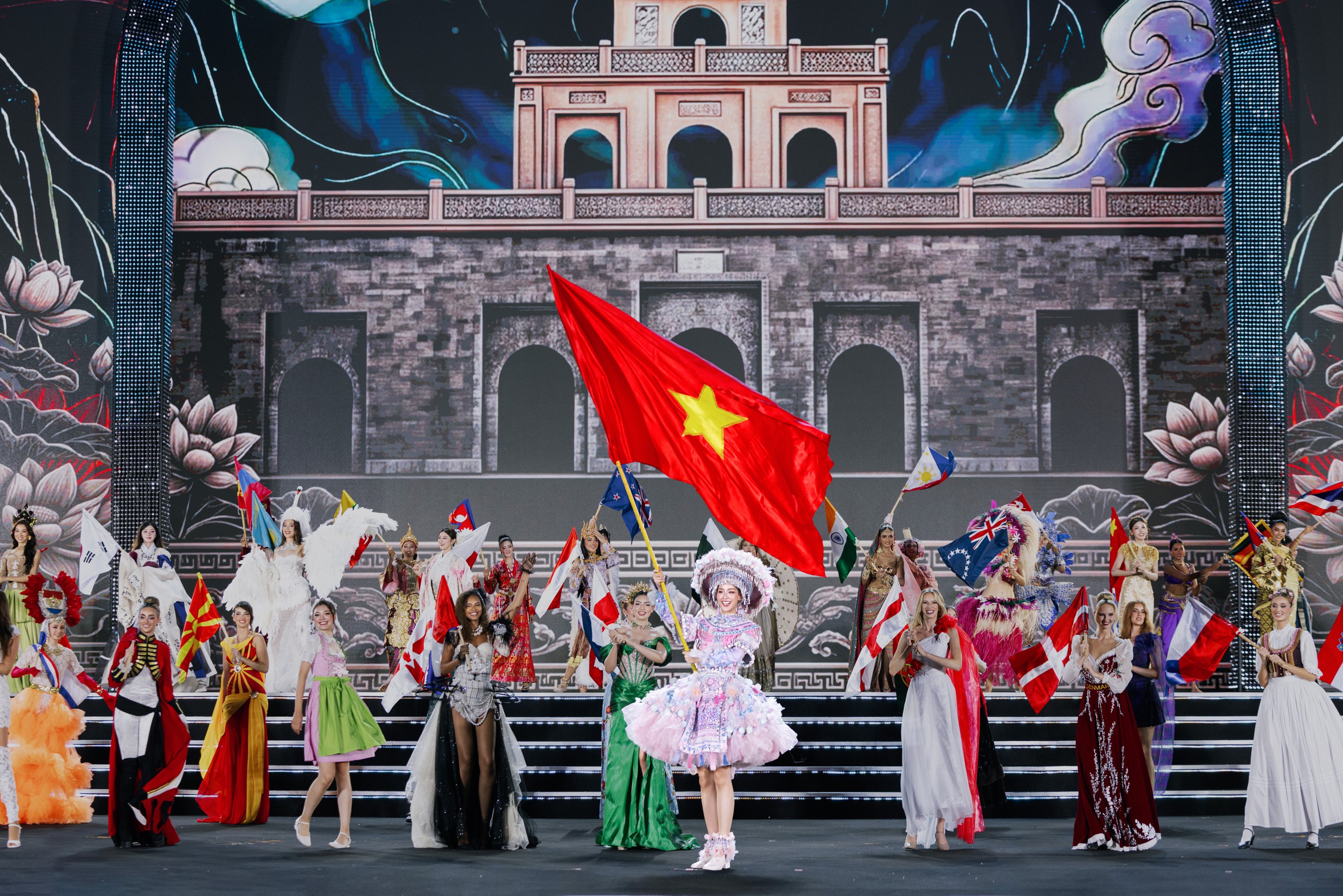 Hoa hậu Opal Suchata Chuangsri  - Ảnh 4.