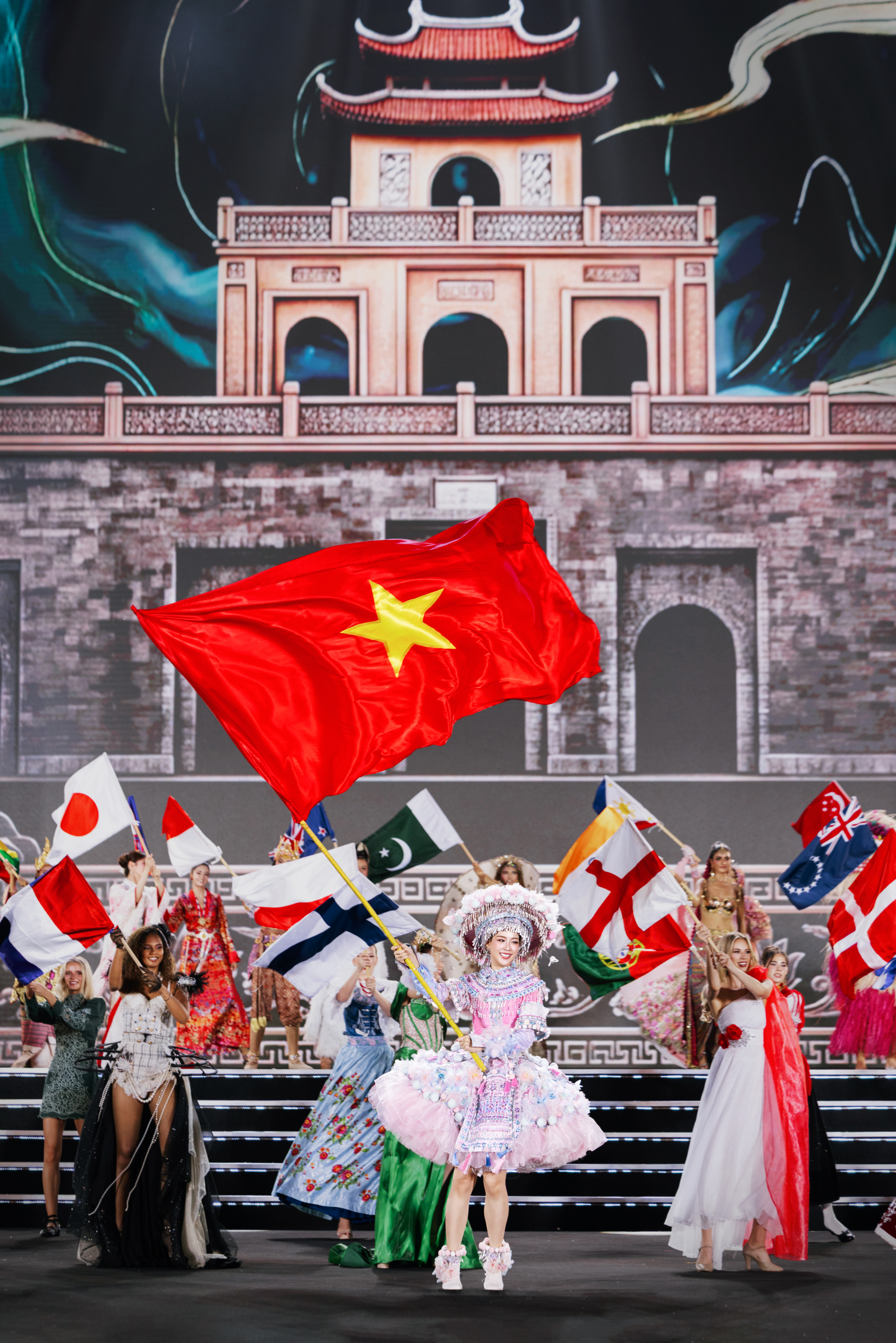 Hoa hậu Opal Suchata Chuangsri  - Ảnh 7.