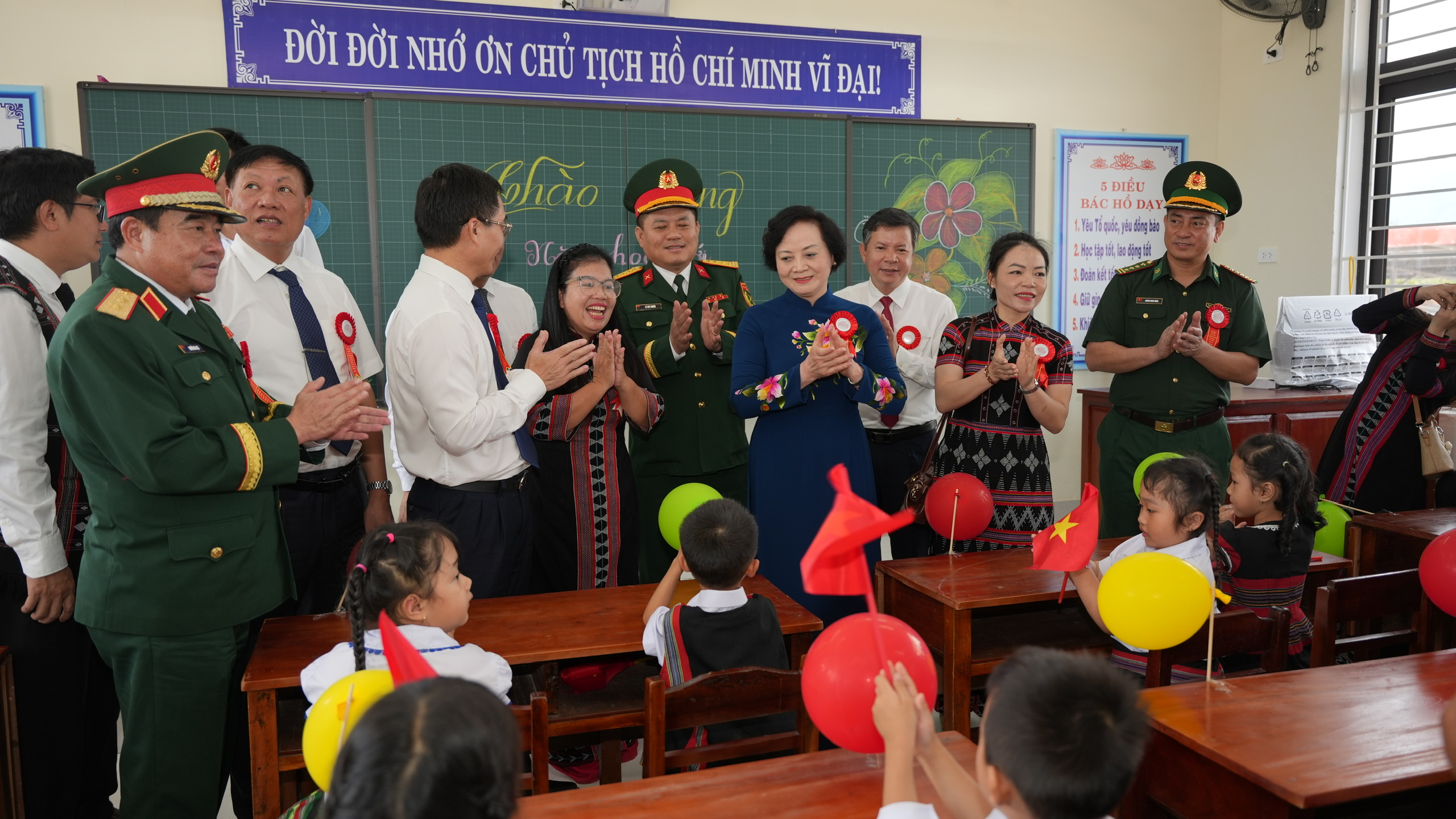 Huế: Kh&aacute;nh th&agrave;nh trường nội tr&uacute; v&ugrave;ng bi&ecirc;n giới v&agrave; đ&oacute;n 2.500 học sinh đến trường- Ảnh 4.