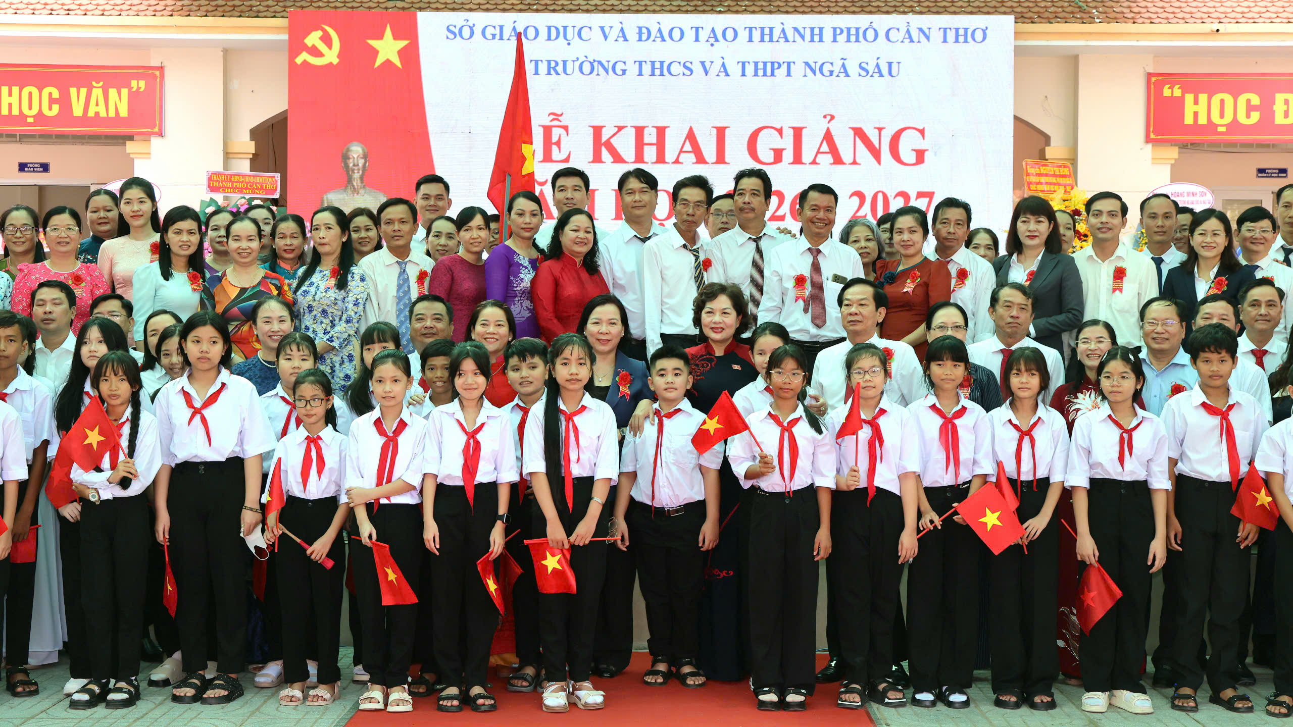Ph&oacute; chủ tịch Quốc hội Nguyễn Thị Hồng dự lễ khai giảng tại TP Cần Thơ - Ảnh 1.