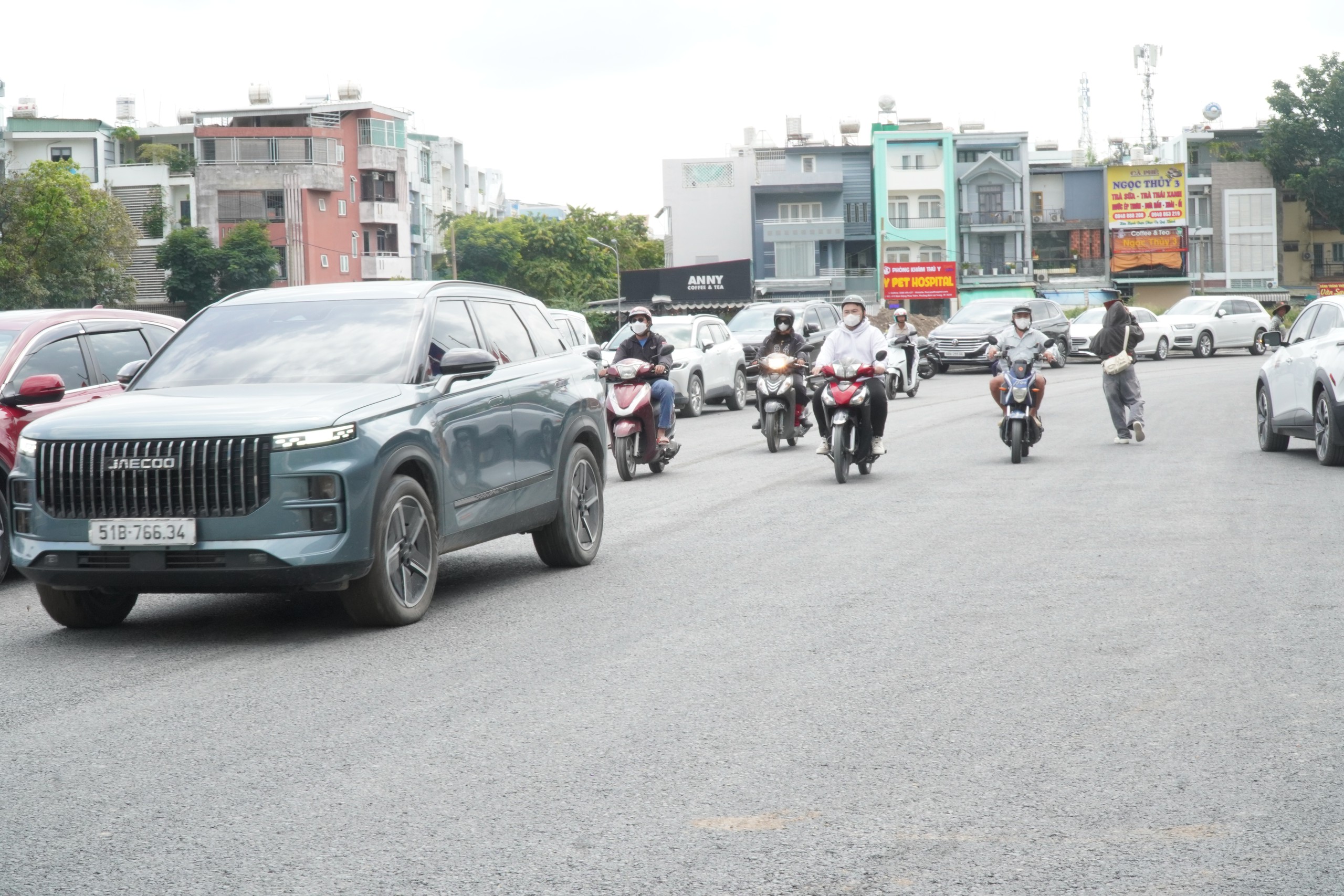 Cận cảnh tuyến đường đầu ti&ecirc;n thuộc dự &aacute;n rạch Xuy&ecirc;n T&acirc;m vừa th&ocirc;ng xe- Ảnh 4.