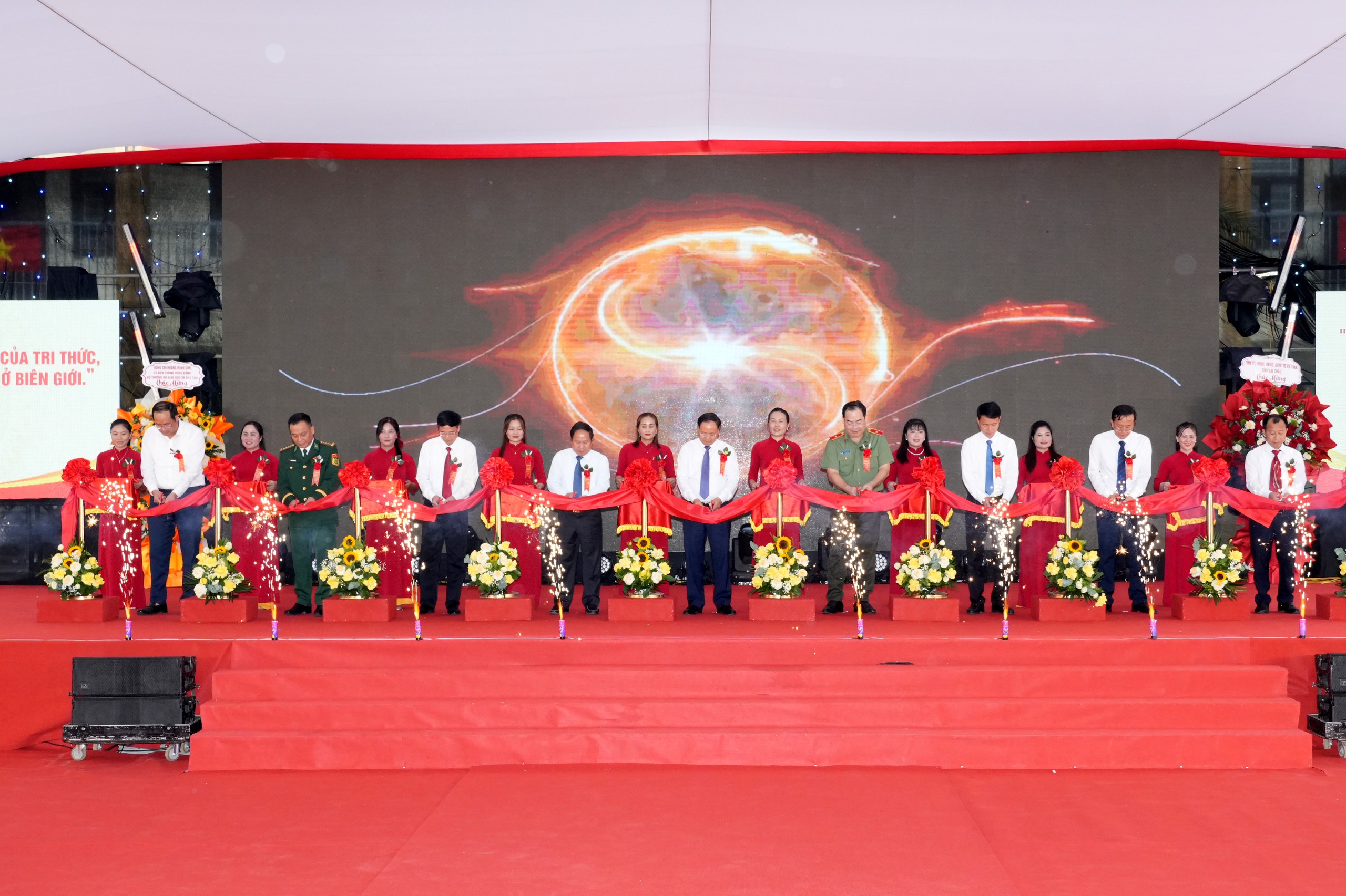 Trường Phổ th&ocirc;ng nội tr&uacute; Tiểu học v&agrave; Trung học cơ sở Pa Tần vui niềm vui khai giảng- Ảnh 4.