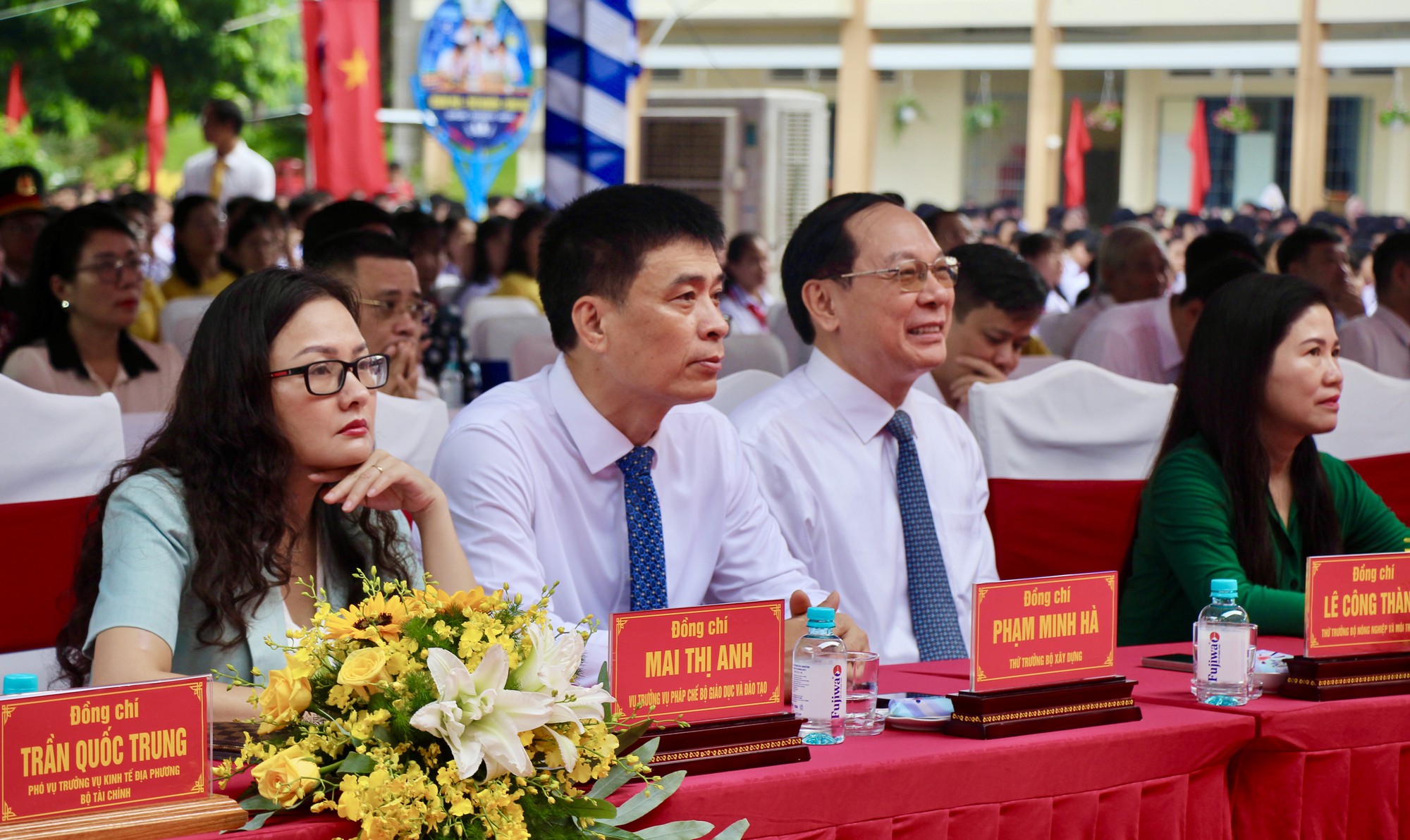 Rộn r&agrave;ng khai giảng năm học mới, kh&aacute;nh th&agrave;nh loạt trường nội tr&uacute; v&ugrave;ng bi&ecirc;n - Ảnh 5.