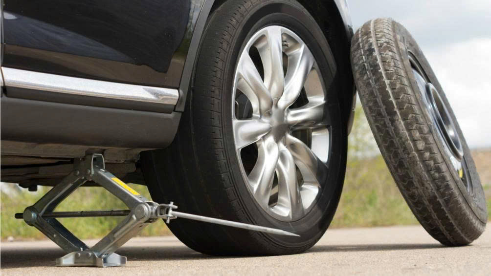 Dùng lốp dự phòng sai cách, tài xế dễ rước họa khi đi đường dài - Ảnh 2.