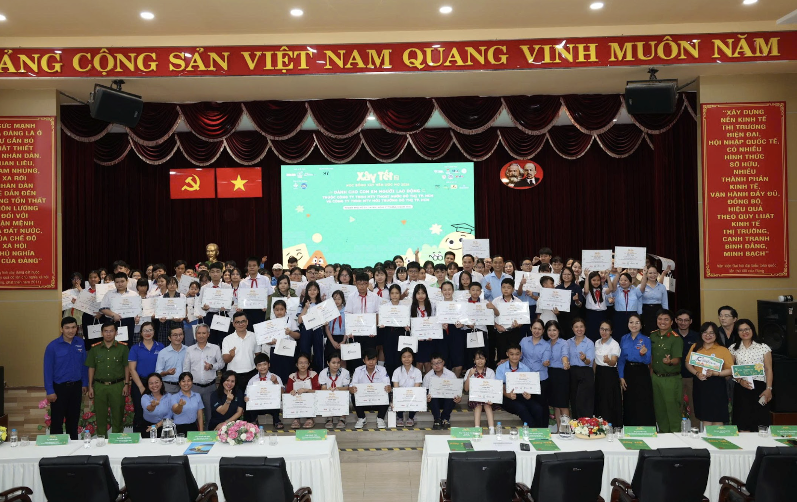 Tiếp sức những ước mơ ph&iacute;a sau c&ocirc;ng trường - Ảnh 5.