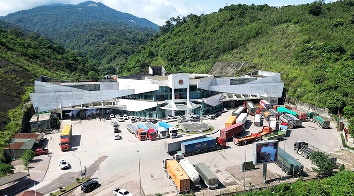 H&agrave; Tĩnh hợp t&aacute;c với L&agrave;o: Đồng bộ hạ tầng giao th&ocirc;ng, bứt ph&aacute; kinh tế cửa khẩu Cầu Treo- Ảnh 1.