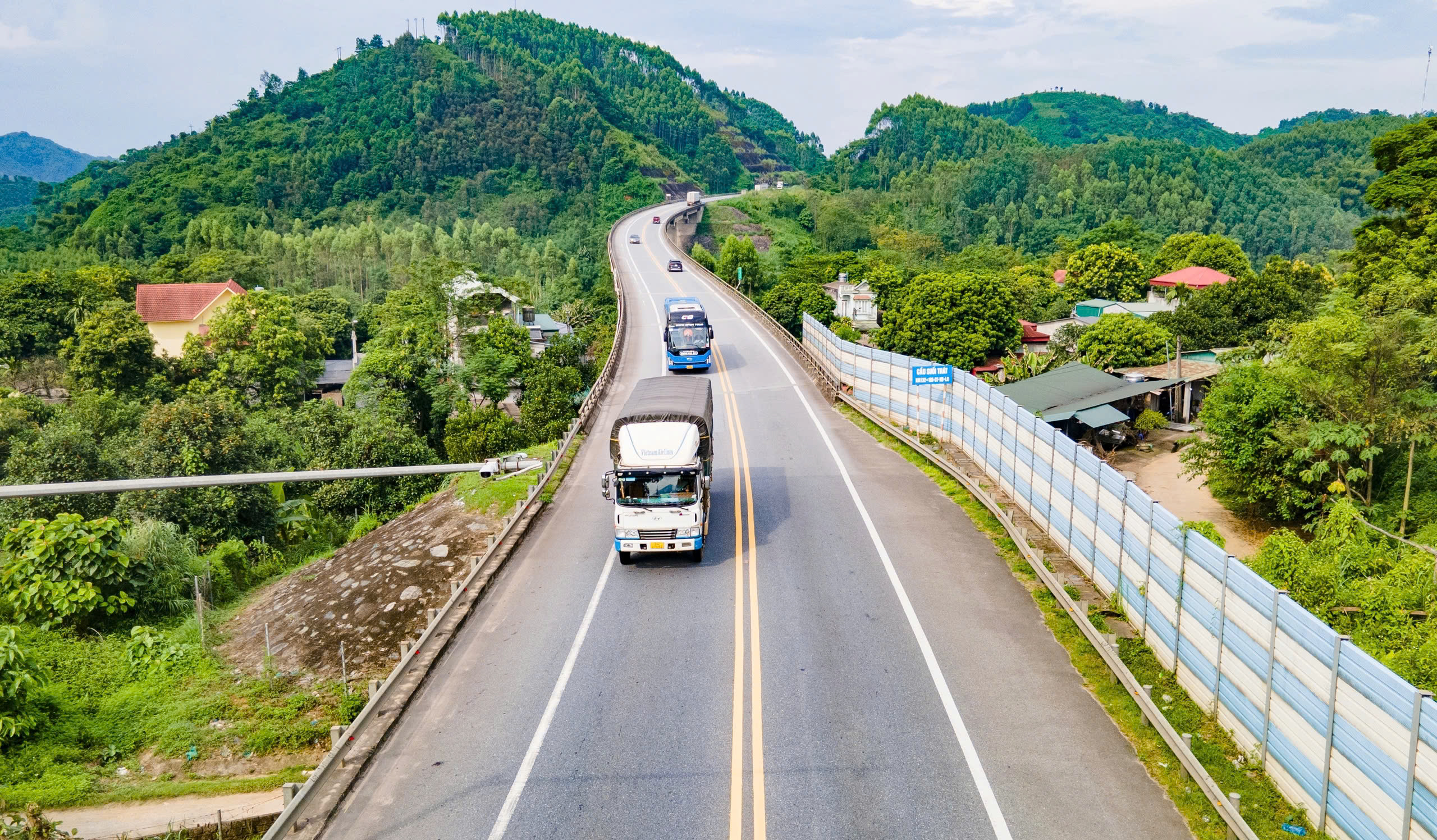 Lưu lượng phương tiện tăng mạnh tr&ecirc;n hai đoạn tuyến cao tốc VEC đang mở rộng - Ảnh 1.