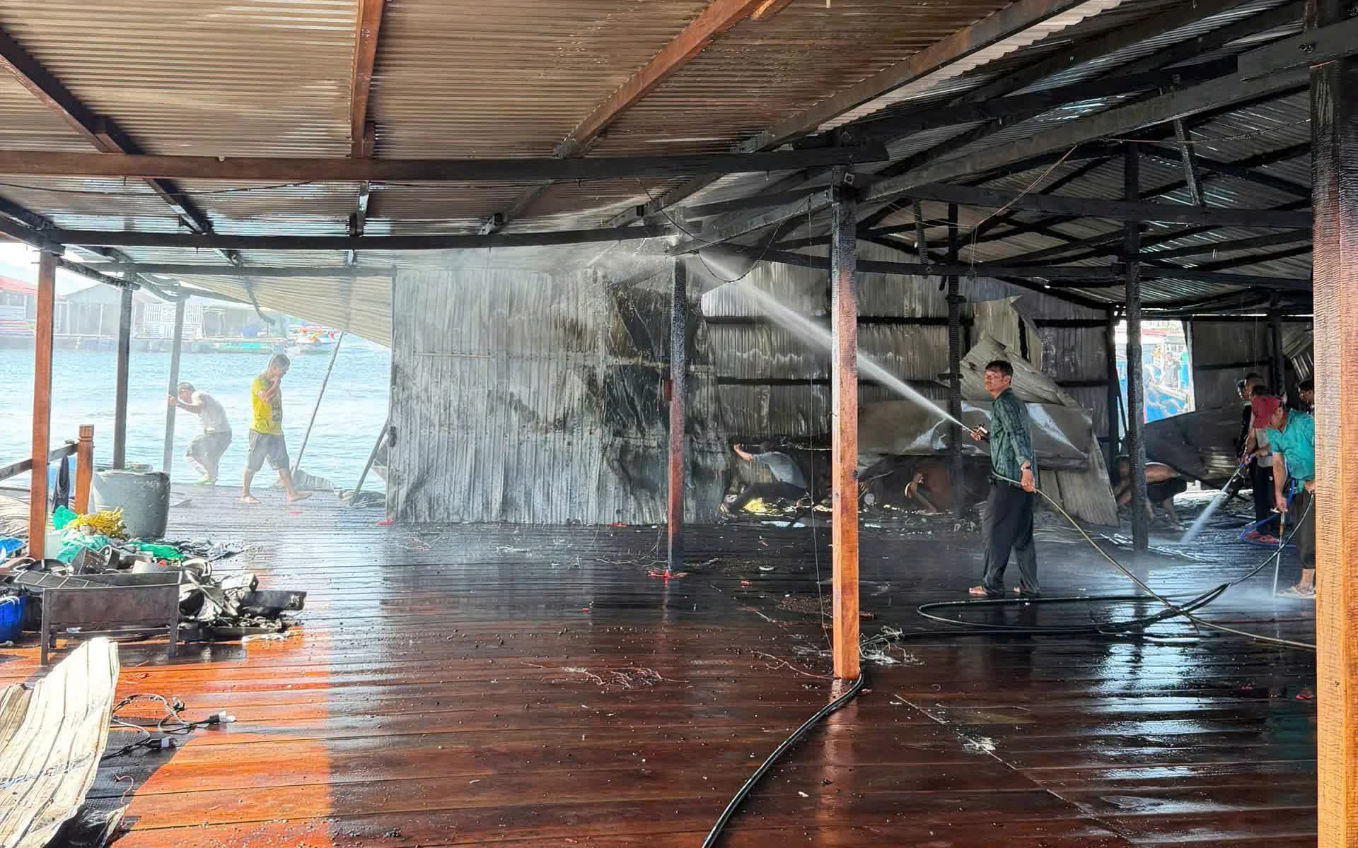 Khánh Hòa cảnh báo nguy cơ cháy tàu cá khi neo đậu tại cảng- Ảnh 3.