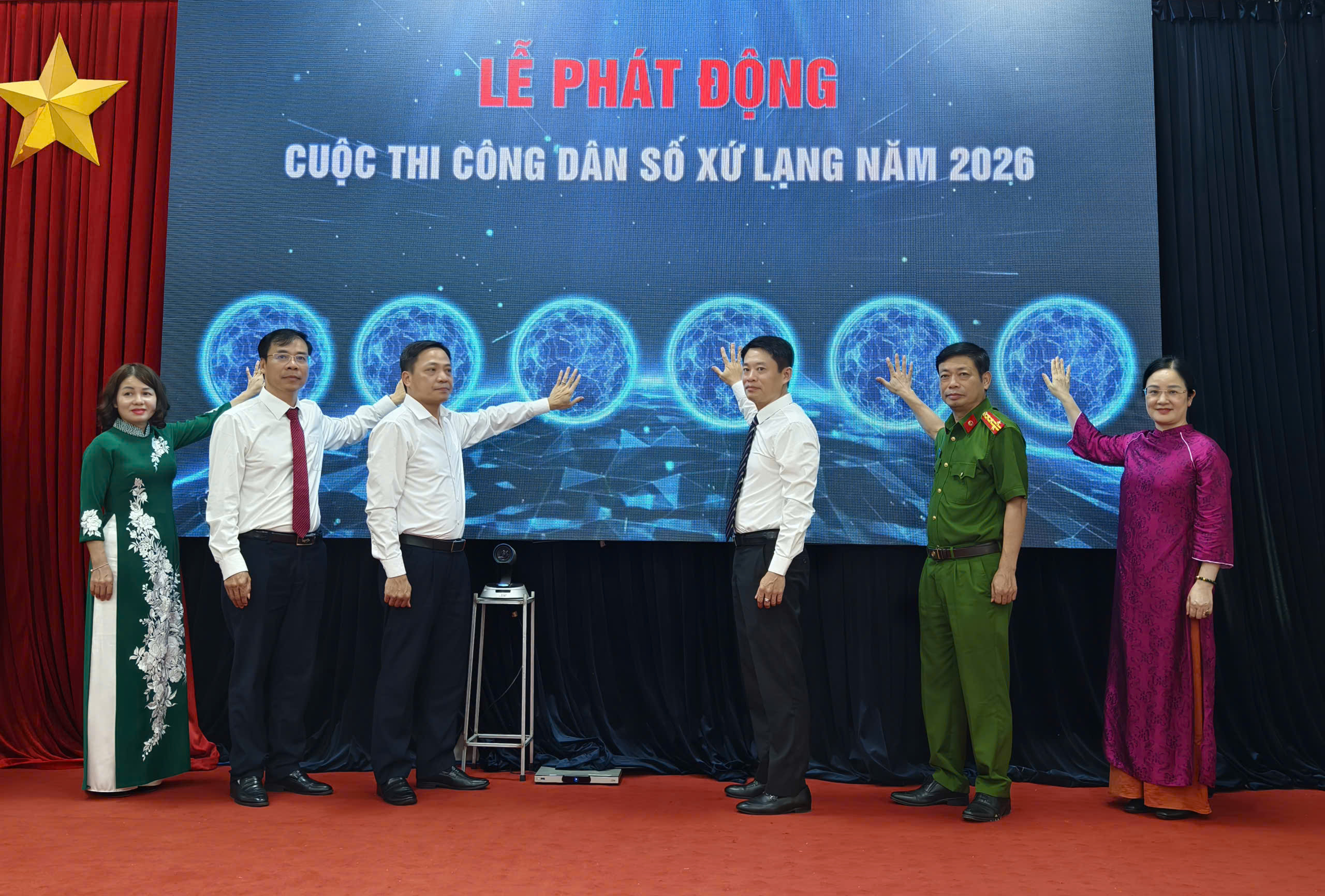 11 người đầu ti&ecirc;n đạt giải cuộc thi C&ocirc;ng d&acirc;n số Xứ Lạng- Ảnh 1.