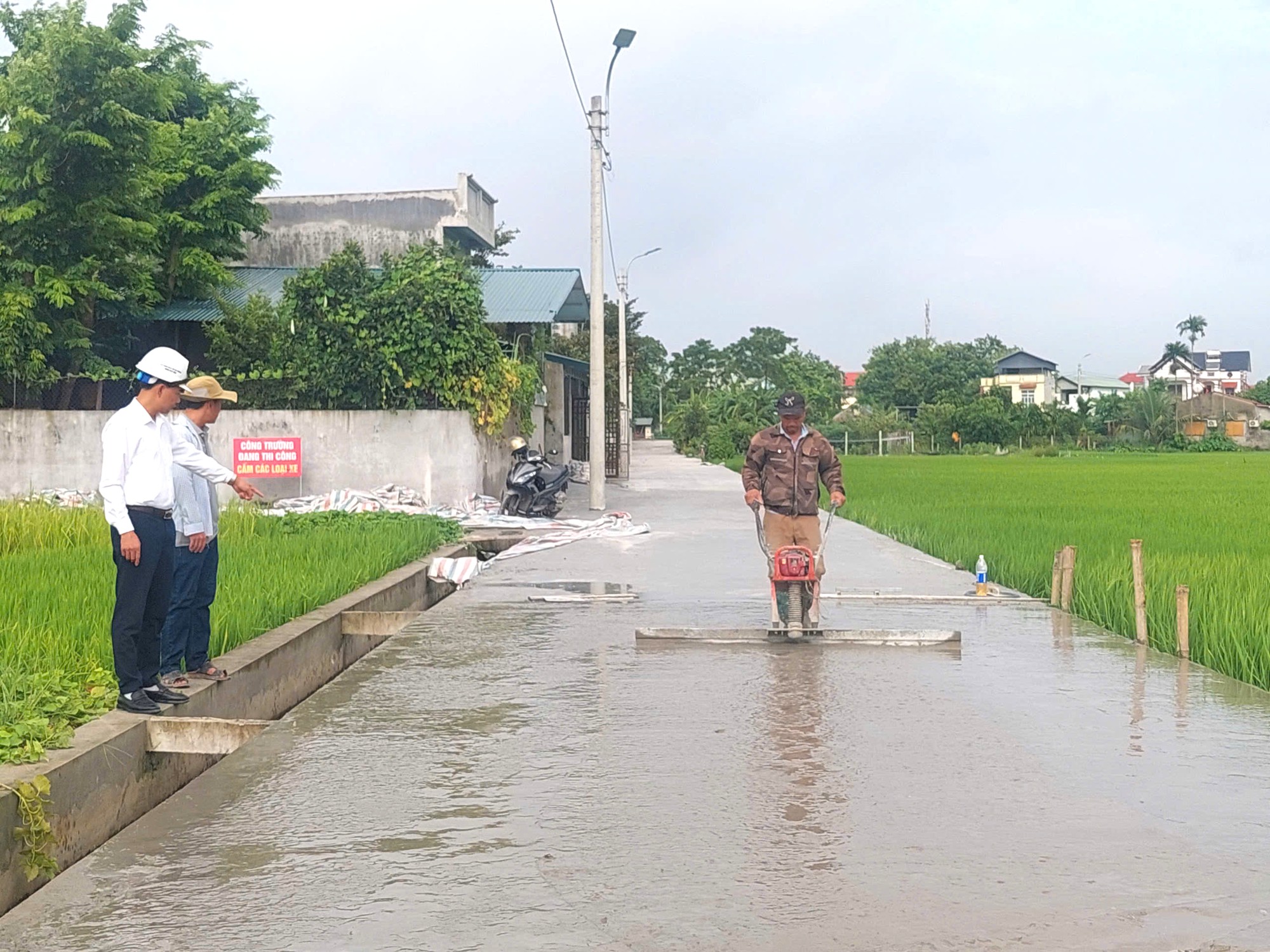 Tăng tốc hiện đại h&oacute;a hạ tầng, tạo sức bật cho n&ocirc;ng th&ocirc;n mới Ph&uacute; Thọ - Ảnh 4.