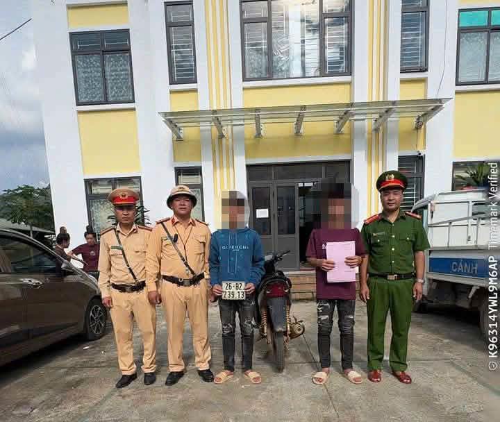 Sơn La: Nam thiếu ni&ecirc;n điều khiển xe m&aacute;y bốc đầu, &aacute;p dụng biện ph&aacute;p tịch thu phương tiện - Ảnh 1.