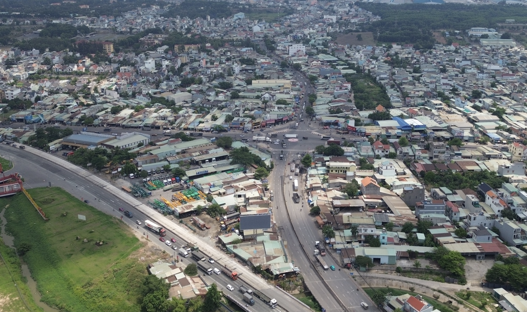 Điều chỉnh, ph&acirc;n luồng lại giao th&ocirc;ng khu vực Cổng 11- Ảnh 2.