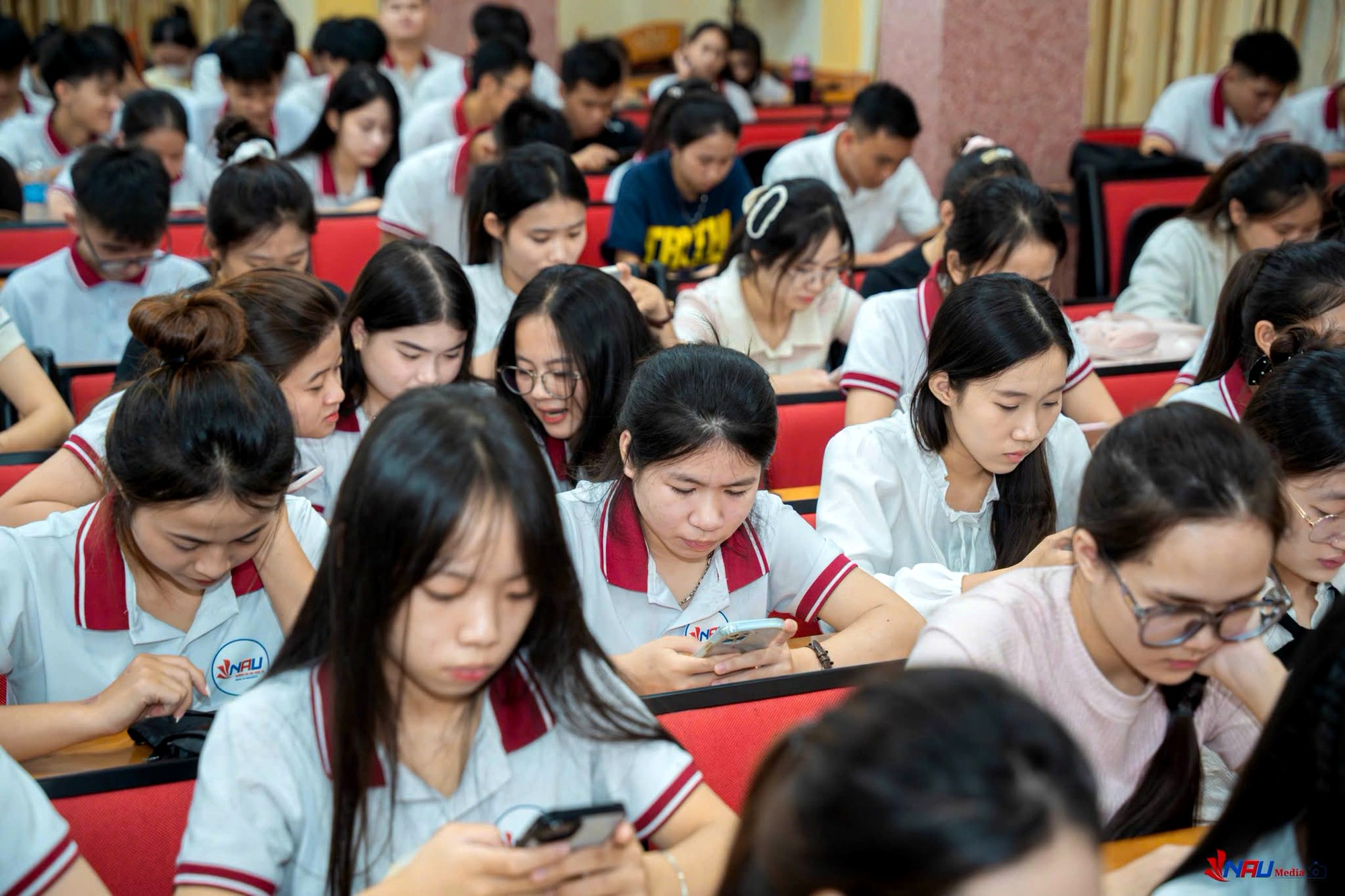 5.000 sinh viên Đại học Nghệ An được tuyên truyền, đào tạo kỹ năng lái xe an toàn.- Ảnh 2.