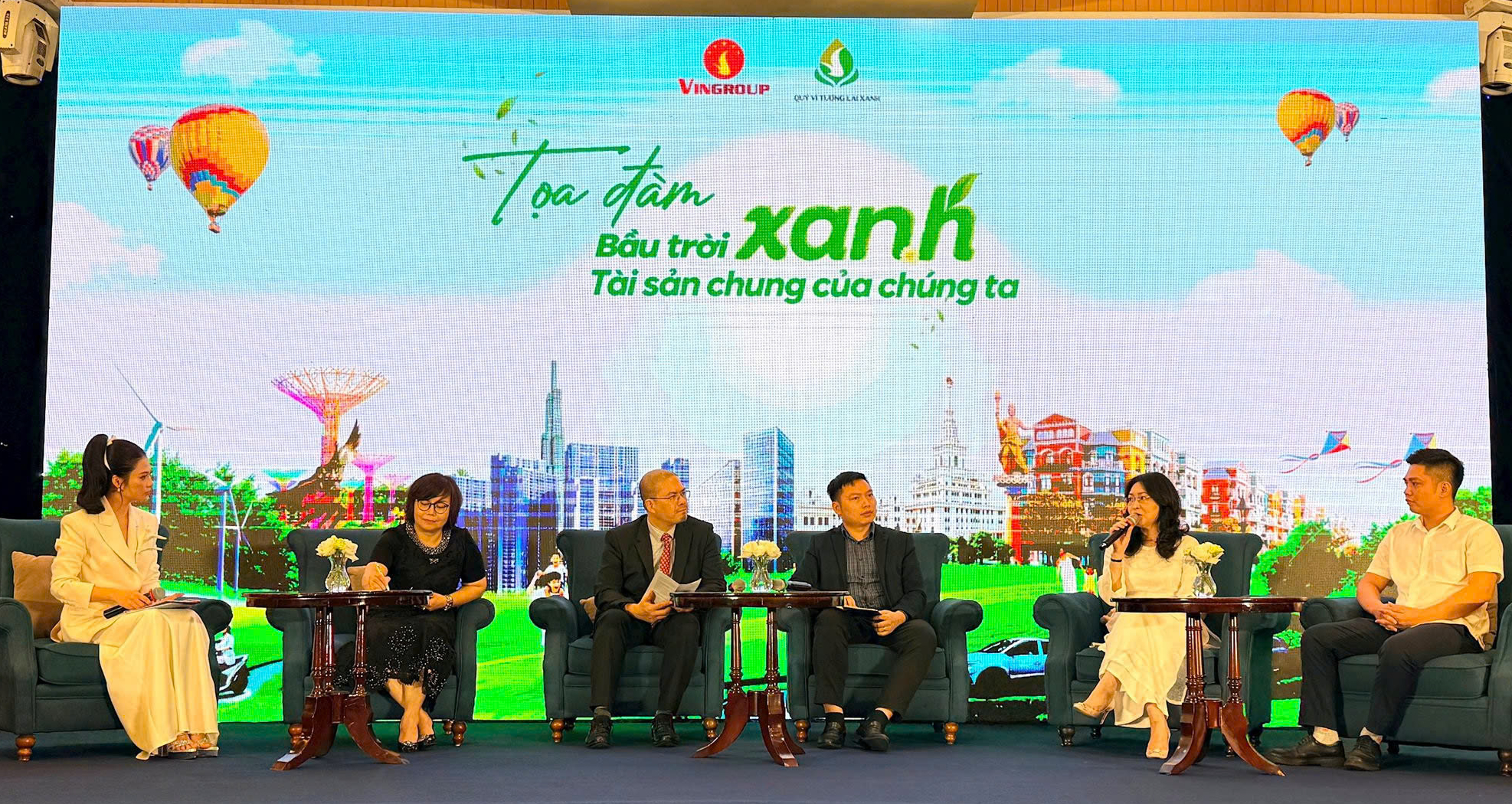 Giao th&ocirc;ng trở th&agrave;nh ch&igrave;a kh&oacute;a cho bầu trời xanh - Ảnh 2.