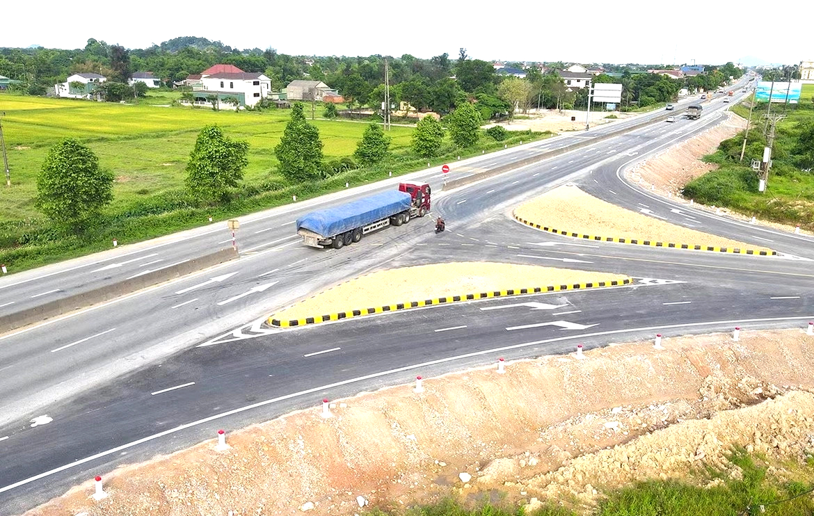 Hà Tĩnh đầu tư gần 700 tỷ đồng làm hơn 8km đường kết nối cao tốc Bắc Nam- Ảnh 1.