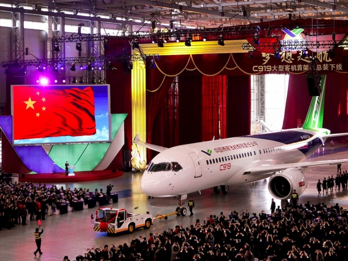 Tập đoàn Comac ra mắt máy bay C919 do Trung