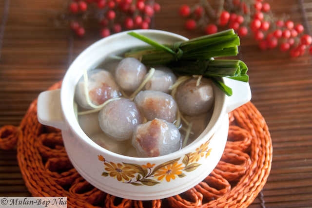 ch&egrave; thịt heo quay với vị mặn ngọt - m&oacute;n hấp dẫn vớ