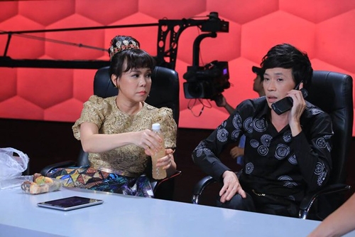 20160511111116-hoai-linh-viet-huong-8