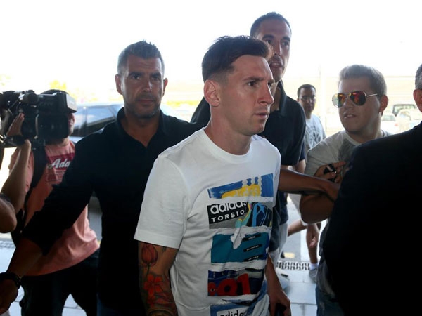 Messi được các vệ sĩ bảo vệ tận răng. Ảnh Marca