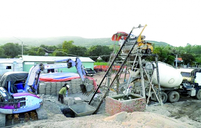 Đ&uacute;c cấu kiện b&ecirc; t&ocirc;ng phục vụ thi c&ocirc;ng g&oacute;i thầu số 