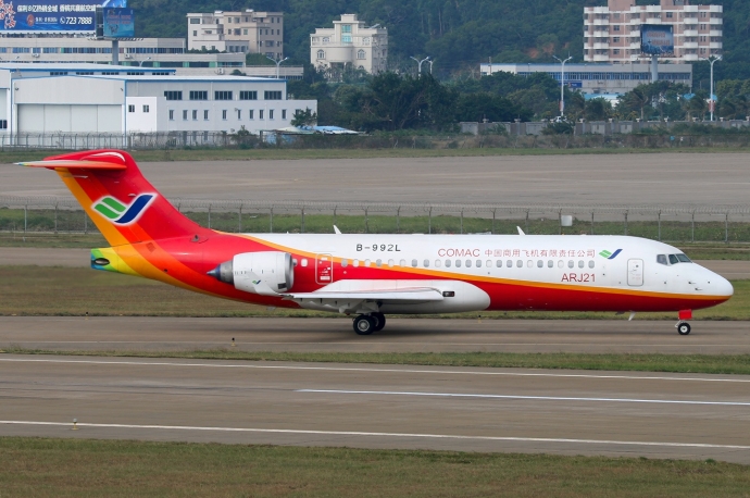 Các hãng sản xuất may bay nước ngoài lo n