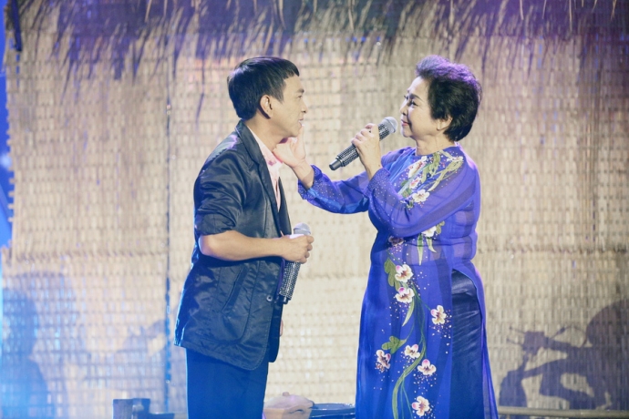 Nghệ si Phương Dung v&agrave; con trai trong chương tr&igrave;nh