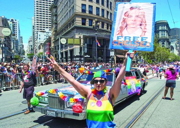 Người biểu t&igrave;nh k&ecirc;u gọi thả Chelsea Manningd