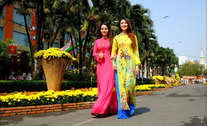 Đường hoa Nguyễn Huệ lu&ocirc;n l&agrave;m nức l&ograve;ng người d&acirc;n m