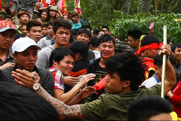 đ&aacute;nh nhau dịp Lễ hội tăng