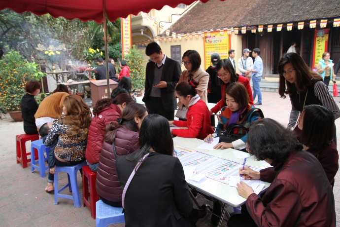 Người d&acirc;n n&ocirc; nức xin sao giải hạn ch&ugrave;a Ph&uacute;c Kh&aacute;nh