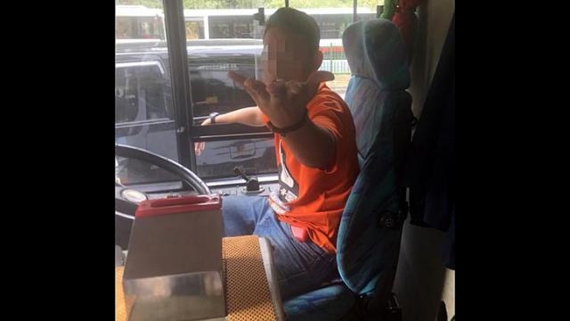 Cậu b&eacute; 17 tuổi trộm xe 45 chỗ l&aacute;i đi chơi khắp Sin