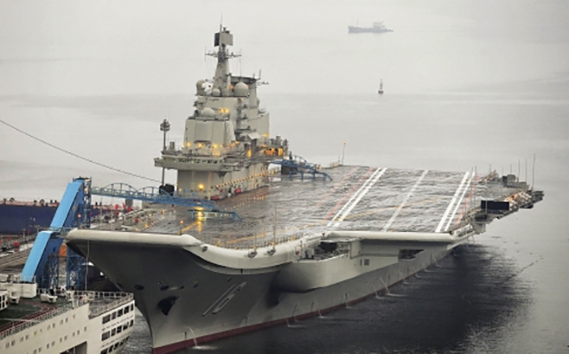 T&agrave;u s&acirc;n bay đầu ti&ecirc;n của Trung Quốc - Li&ecirc;u Ninh