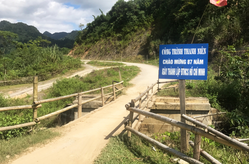 Đo&agrave;n thanh ni&ecirc;n x&atilde; B&igrave;nh Chuẩn cho l&agrave;m những mặt cầ