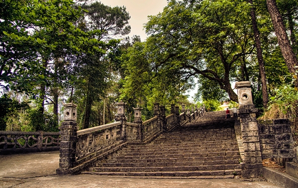 Đồi Thi&ecirc;n An l&agrave;m say đắm l&ograve;ng người bởi kh&iacute; hậu m&aacute;t mẻ, trong l&agrave;nh