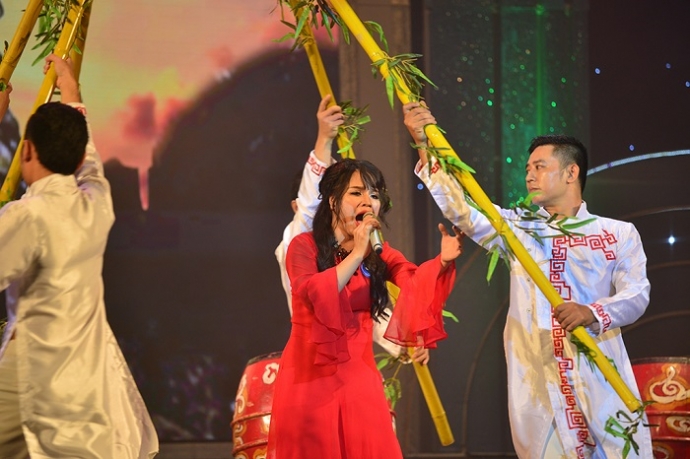 Giải nhất với tiết mục Đá trông chồng