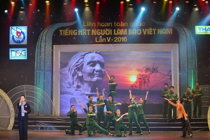 Khúc hát ru người Me lính - Liên hội báo