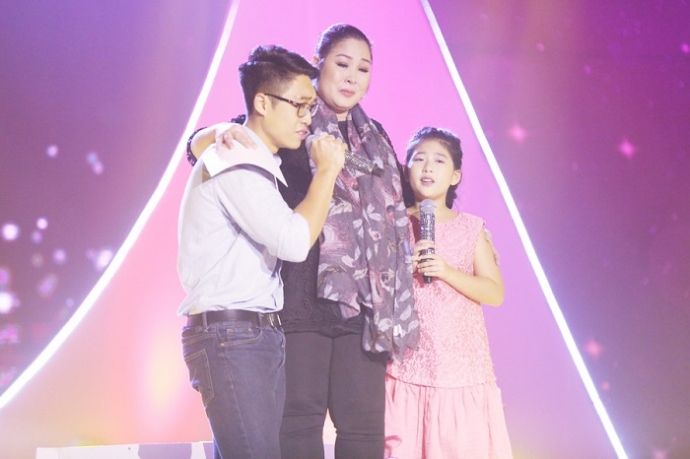 1. NSND Hong Van va con trai Tre Phi con gai Bi Ng