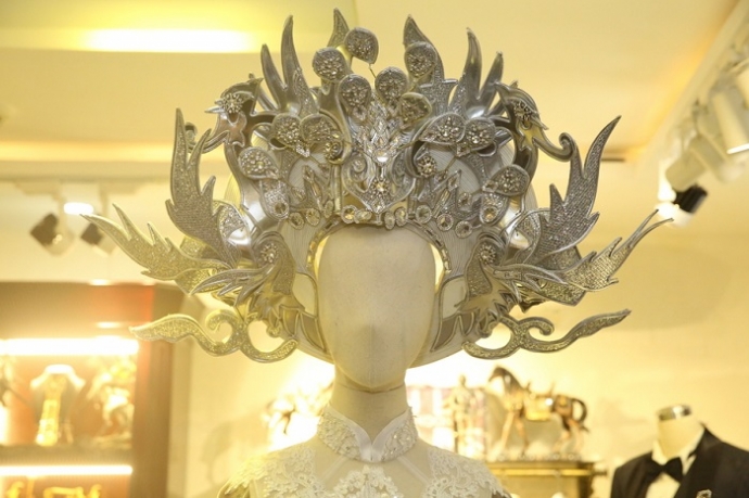 2. Trang phuc cua Vuong mau nuong nuong - Dien vie