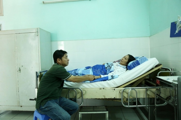 Nghe si Kim Phuong nam vien (2)