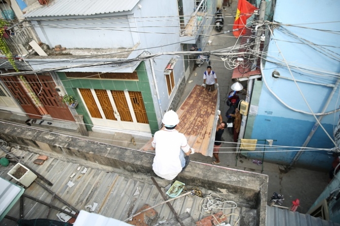 1. Cong ty ton Dong A giup Ha My lop lai mai nha t