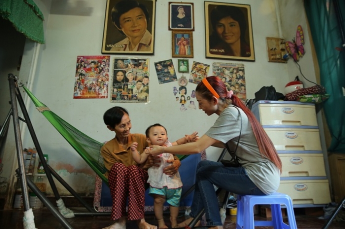 1.Ca si Ha My - Me ruot va chau ngoai cua Ha My vu