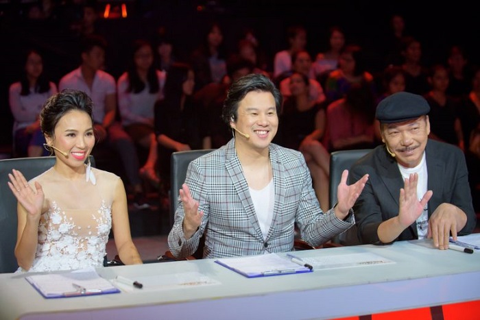 nhạc sĩ Thanh B&ugrave;i tr&ecirc;n ghế n&oacute;ng